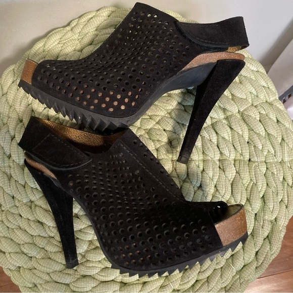 Pedro Garcia Black Suede Perforated Peep Toe Platform Heel Sandals - Picture 3 of 9